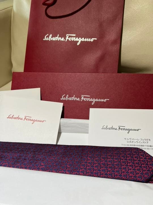 【新品未使用・正規品】フェラガモネクタイ
