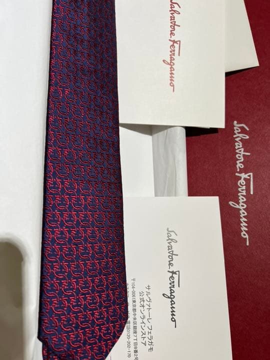 【新品未使用・正規品】フェラガモネクタイ