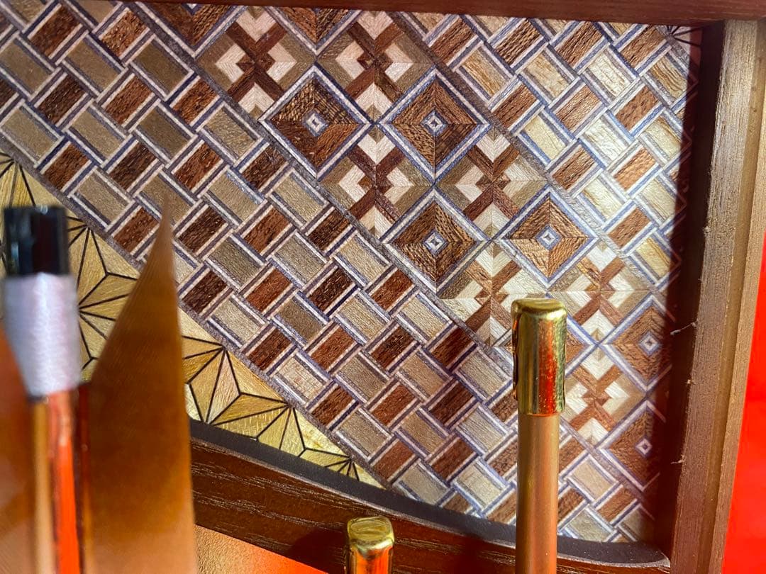 幹山作　壁掛け　破魔弓　焼桐アクリルケース・間口約１８×奥行約9,5×高約２６㎝