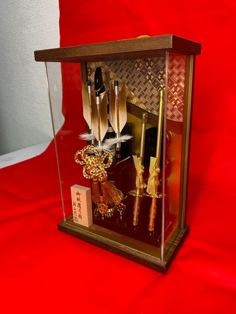 幹山作　壁掛け　破魔弓　焼桐アクリルケース・間口約１８×奥行約9,5×高約２６㎝