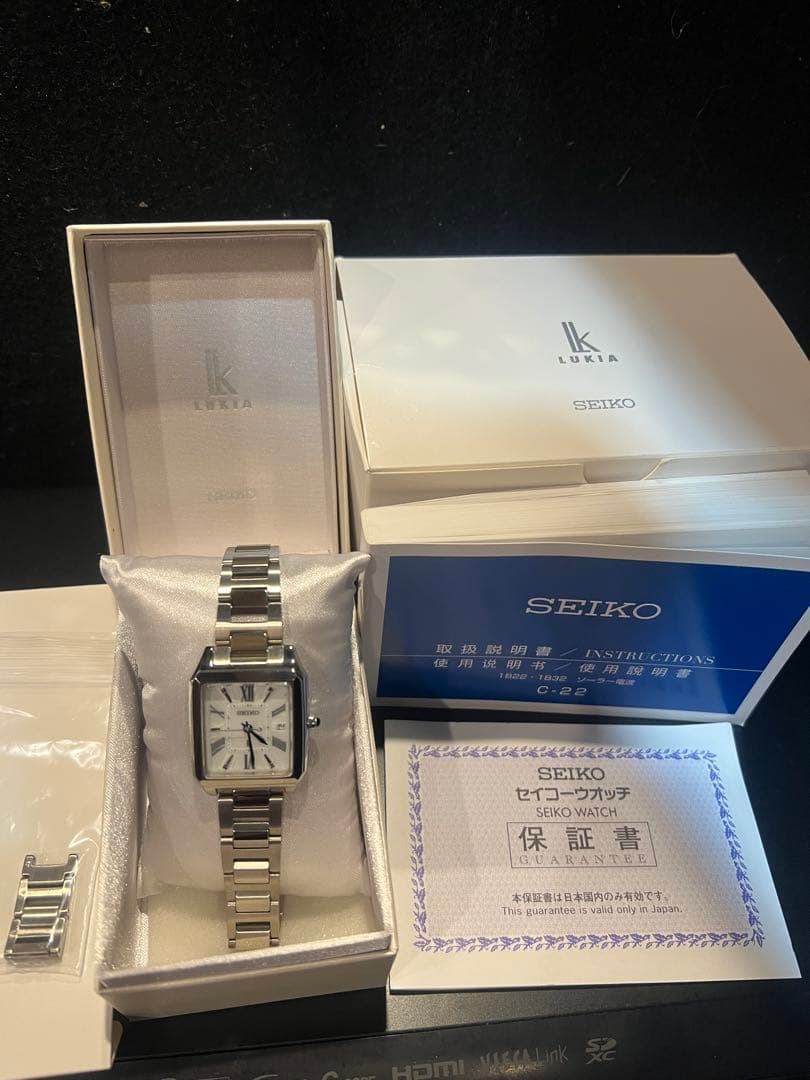美品レディース腕時計SEIKOルキア電波ソーラー腕時計本体コマ保証書箱入り