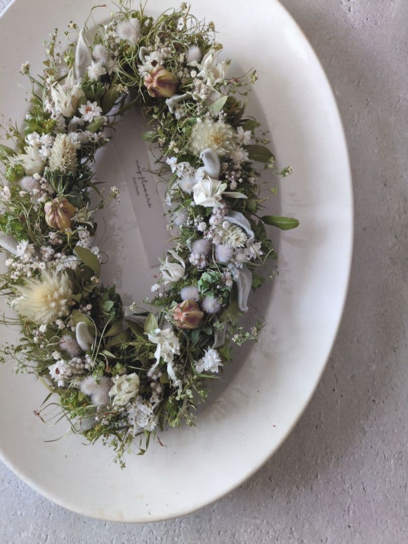 白い小花のオーバルリース ドライフラワーリース