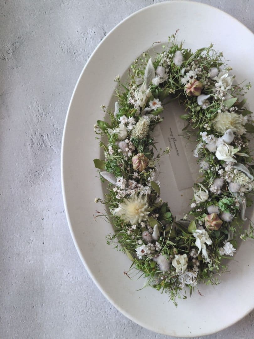 白い小花のオーバルリース ドライフラワーリース