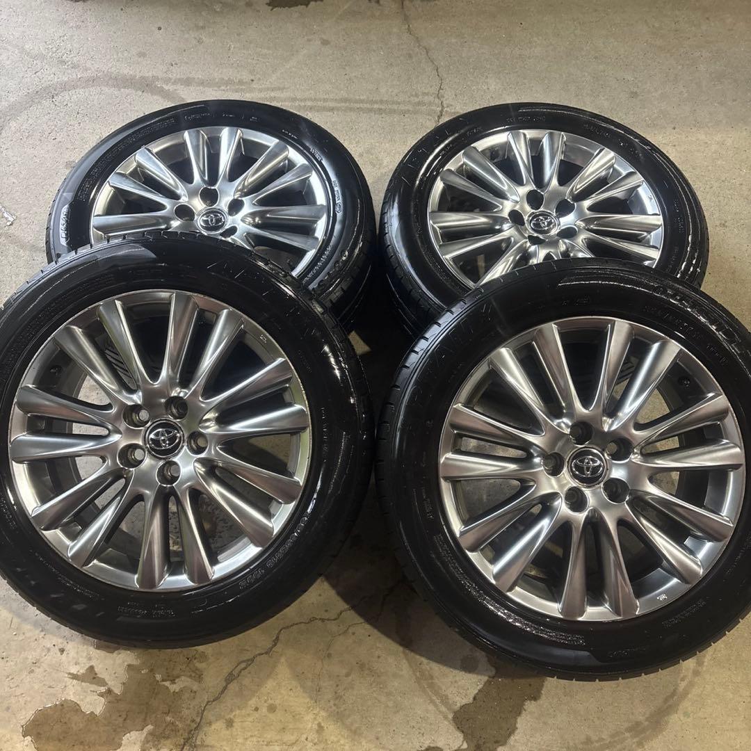 まみ　トヨタ　60ハリアー純正18インチアルミホイール