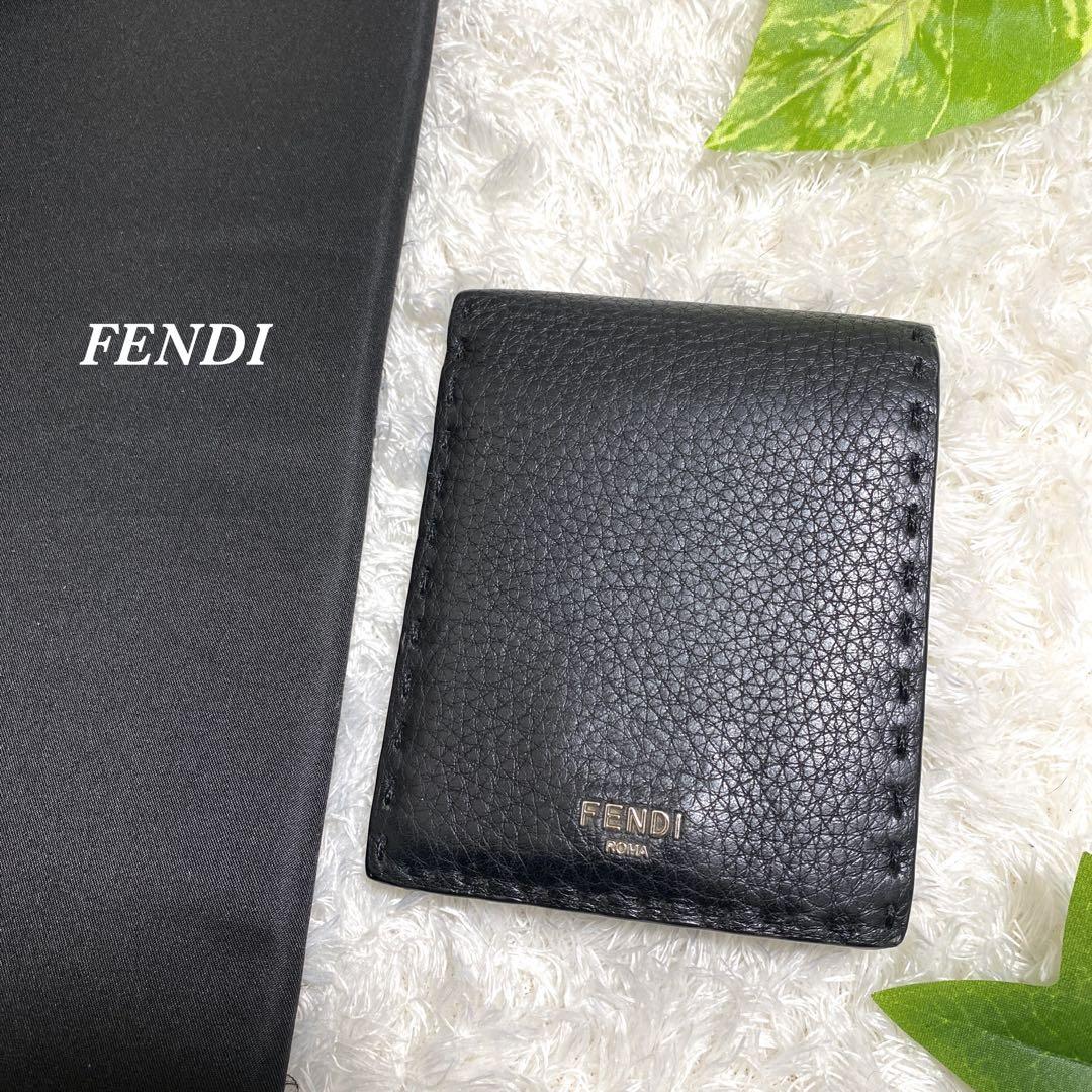 FENDI フェンディ　財布　二つ折り財布　ブラック　美品