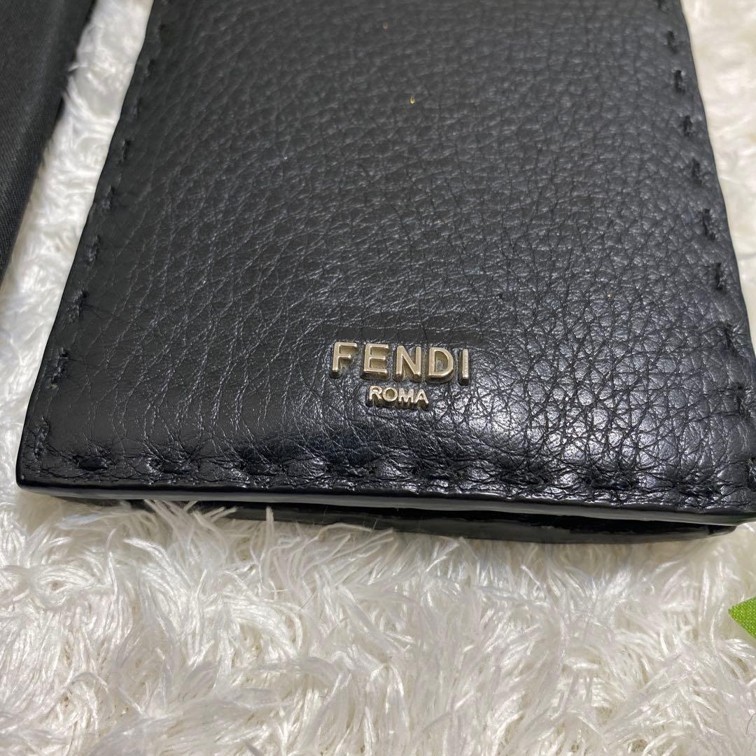 FENDI フェンディ　財布　二つ折り財布　ブラック　美品