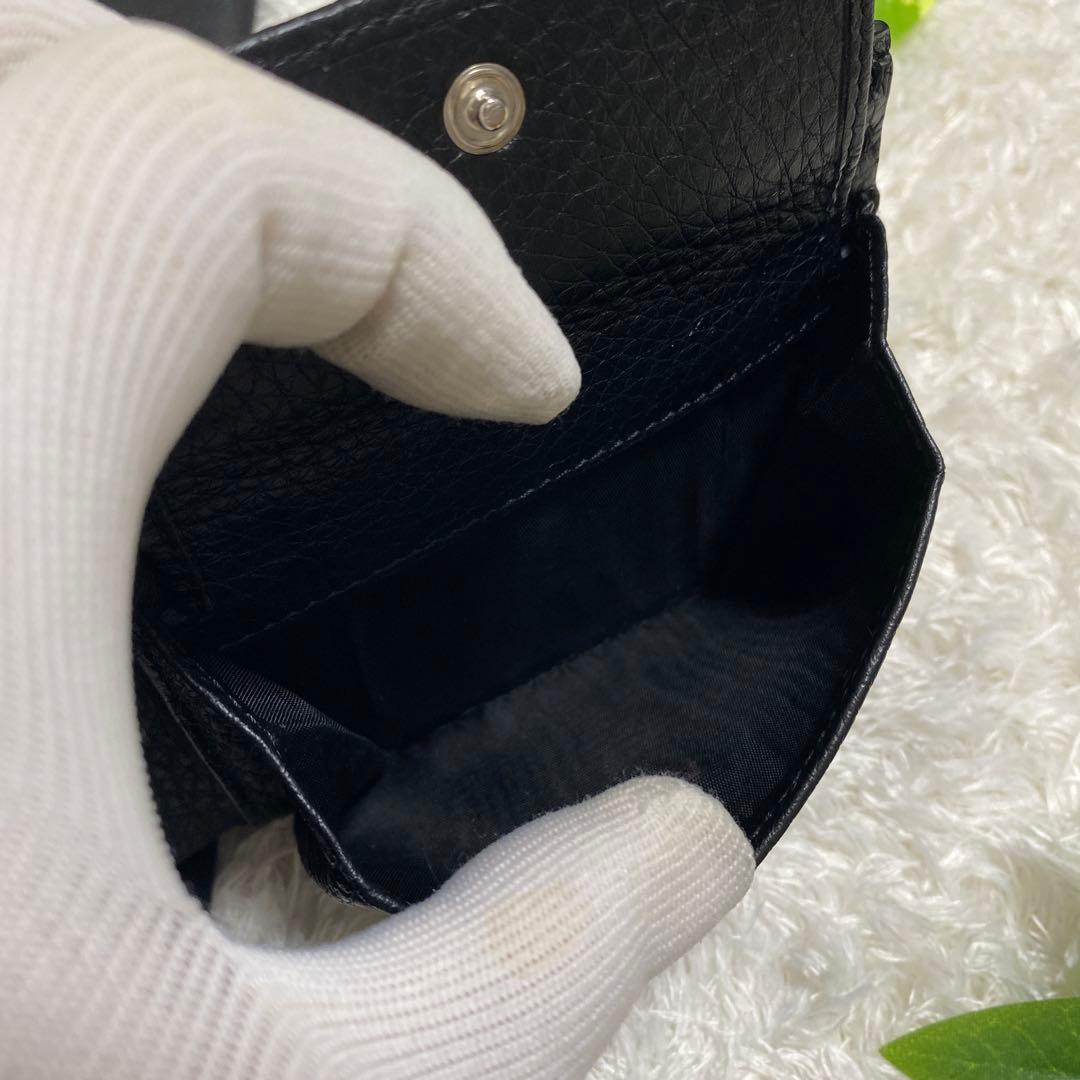 FENDI フェンディ　財布　二つ折り財布　ブラック　美品