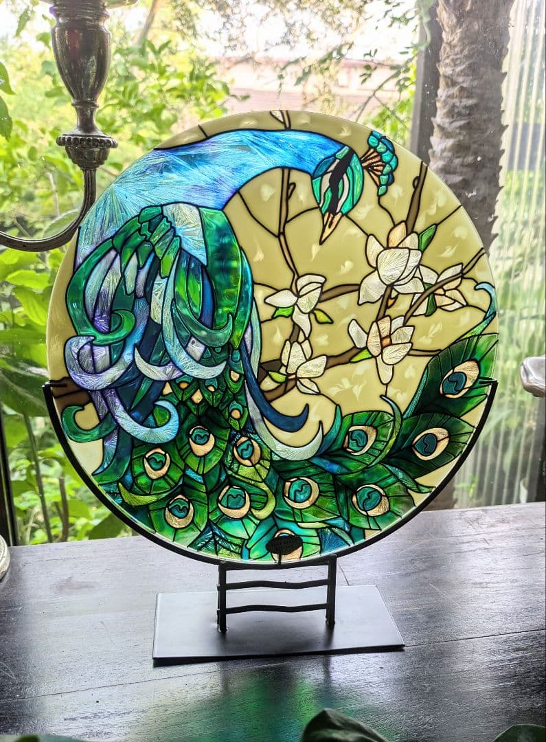 優雅な彩りと幸運を招く　孔雀　ステンドグラス　風水お守り