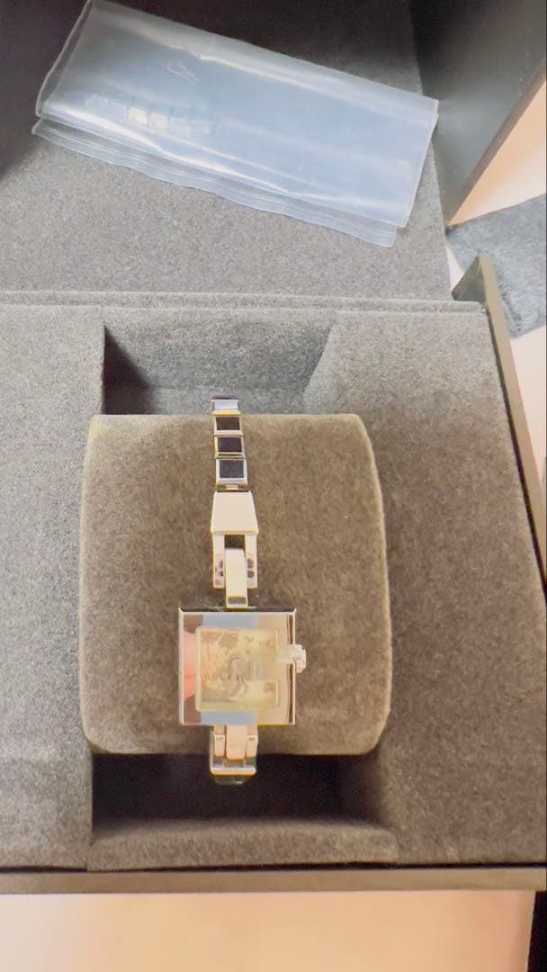 サイトウさん專用ページGUCCI シルバー スクエアケース 花柄文ミニ腕時計