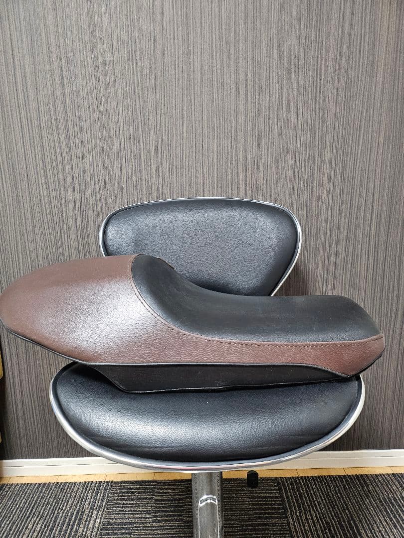 DUCATIスクランブラー　シート