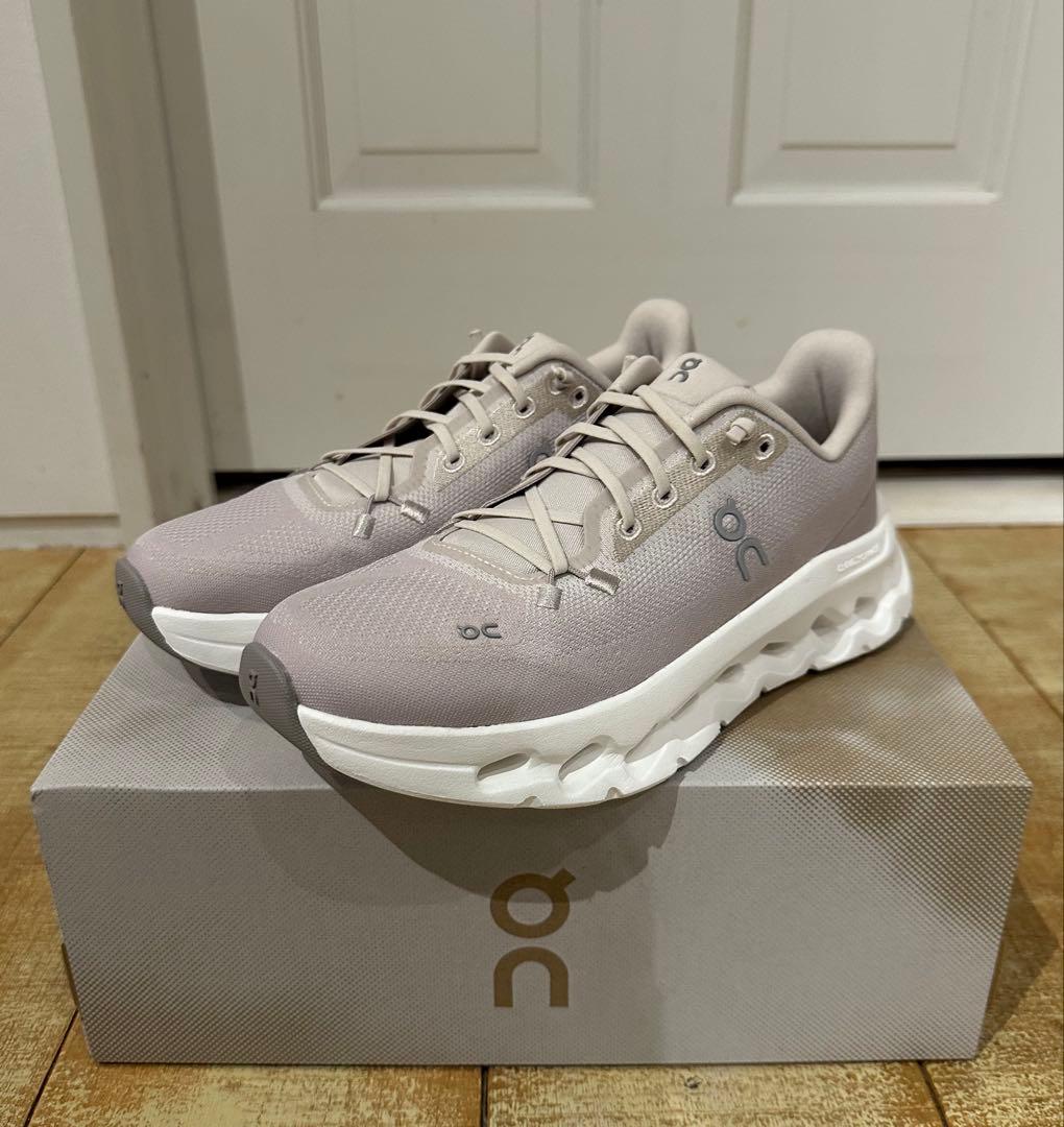 新品未使用　on Cloudtiit レディース 23.5cm 定価22000円
