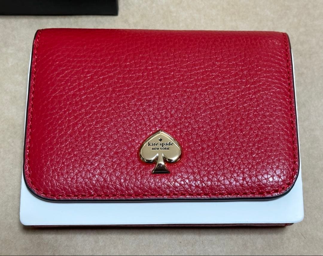新品　kate spade レッド 二つ折り財布