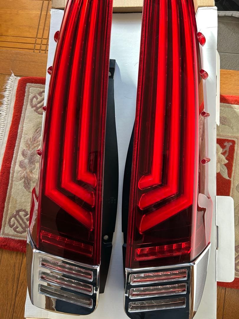 トムス トヨタ 80系 ノア ヴォクシー エスクァイア 専用 LEDテールランプ