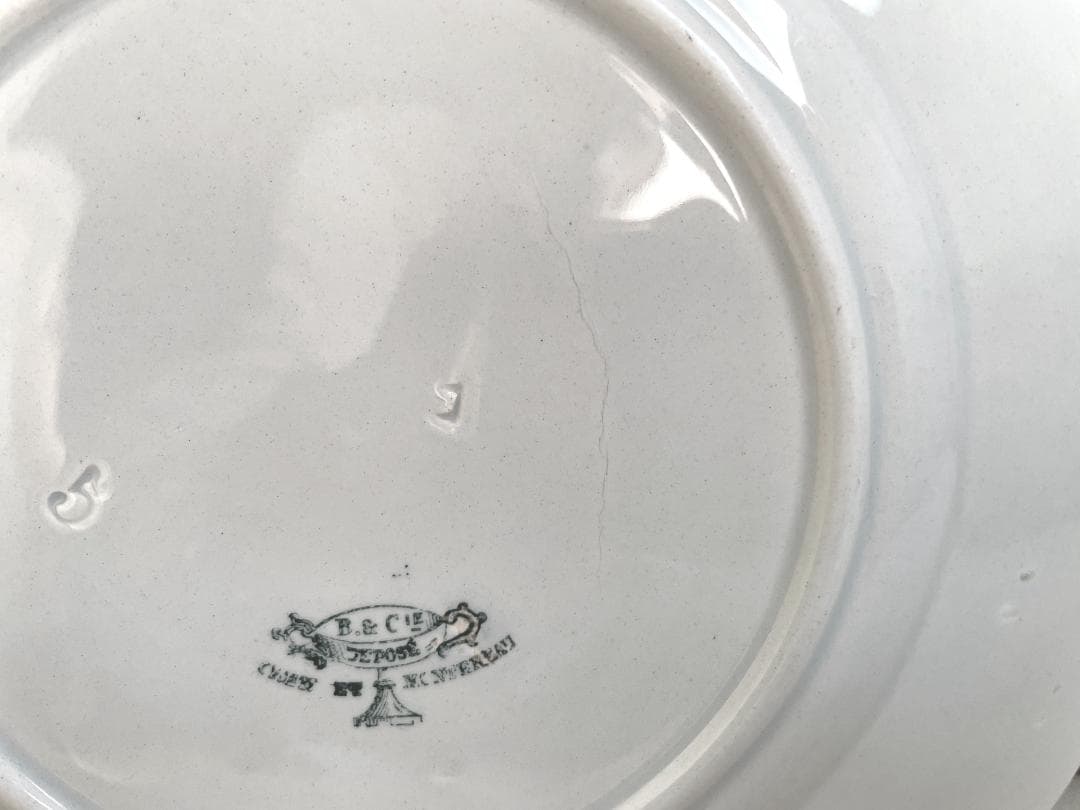 クレイユモントローレリーフ 平皿 N-891/フランスアンティーク