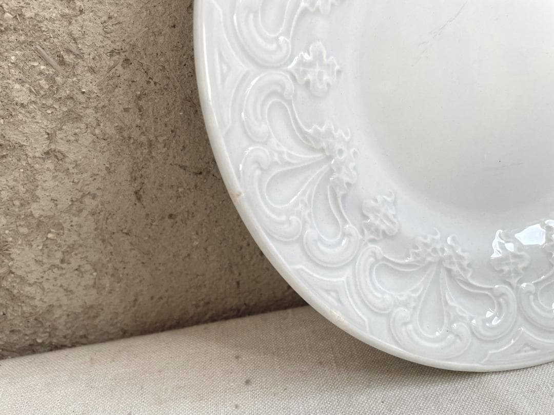 クレイユモントローレリーフ 平皿 N-891/フランスアンティーク