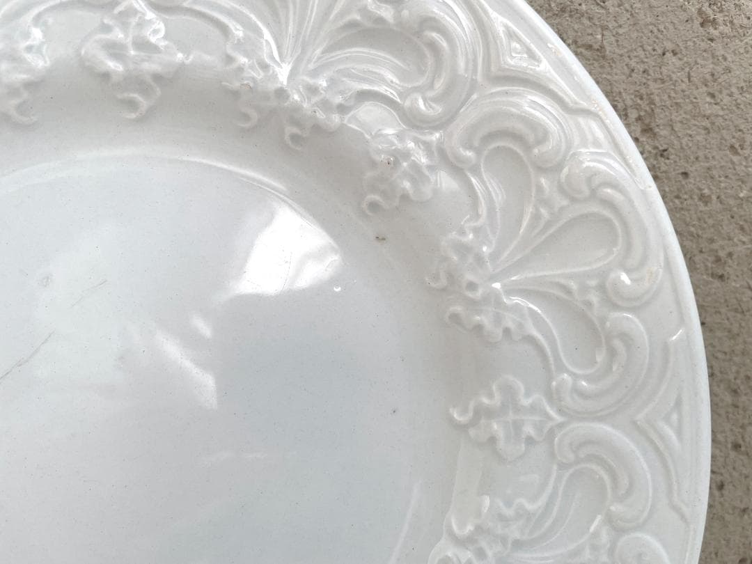 クレイユモントローレリーフ 平皿 N-891/フランスアンティーク