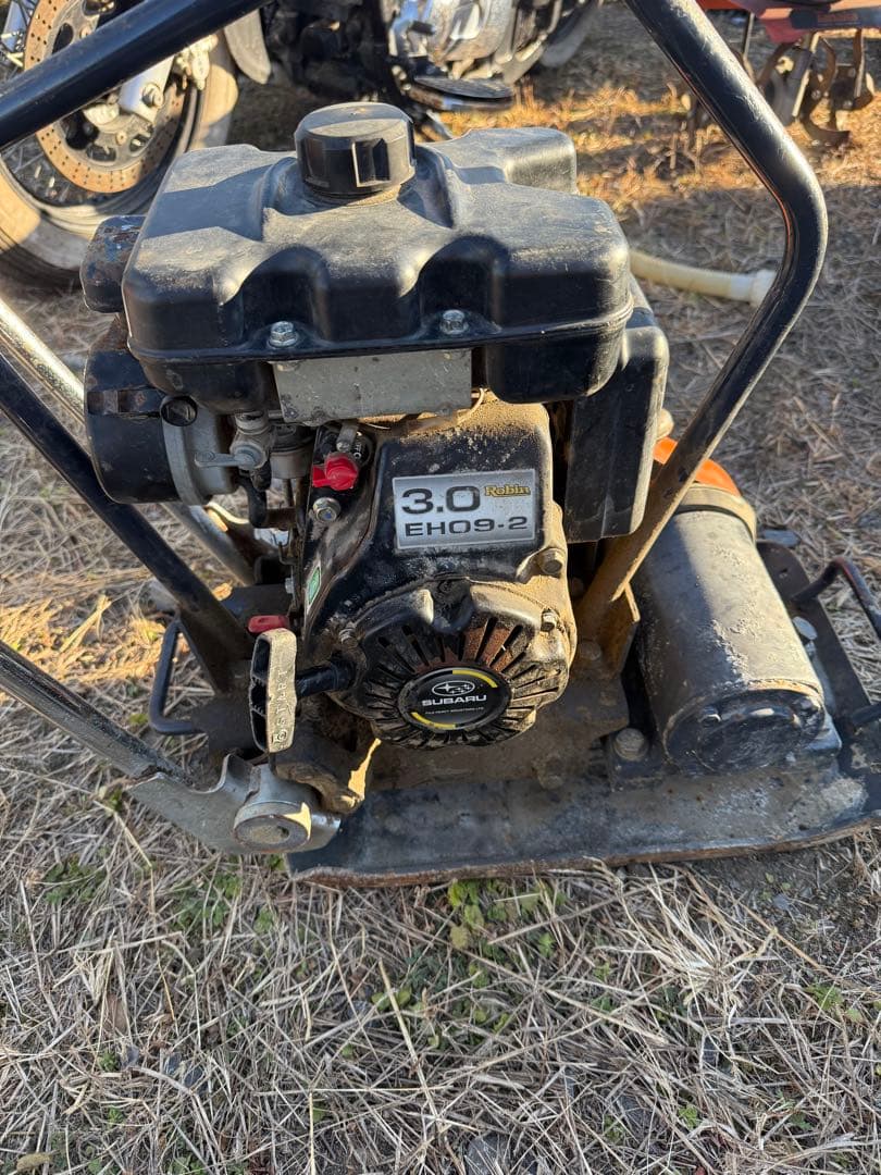 日立建機　HITACHI プレートコンパクター　ZV40PF