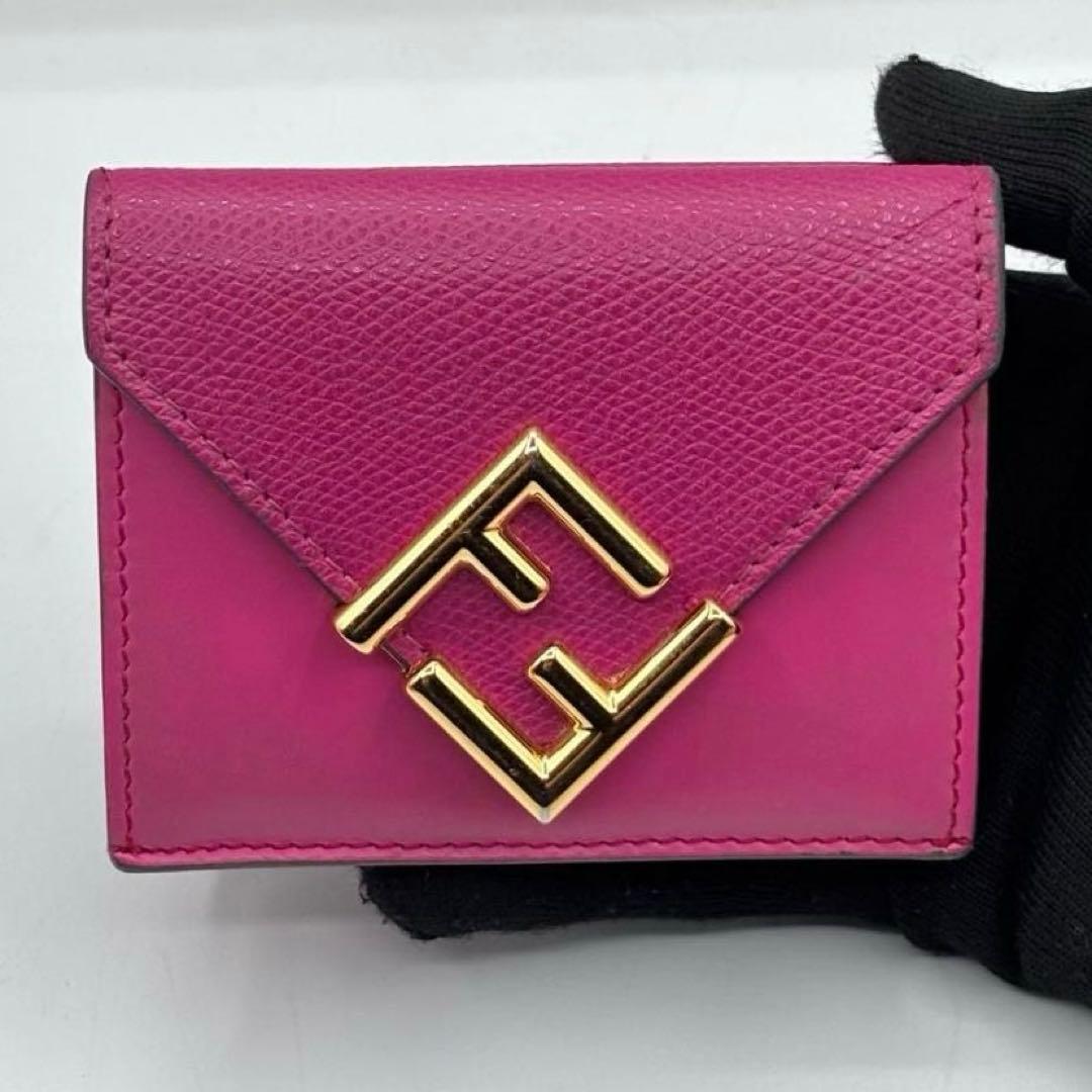 美品 現行 フェンディ 保存箱袋付 FFダイヤモンド バイカラー 三つ折り財布