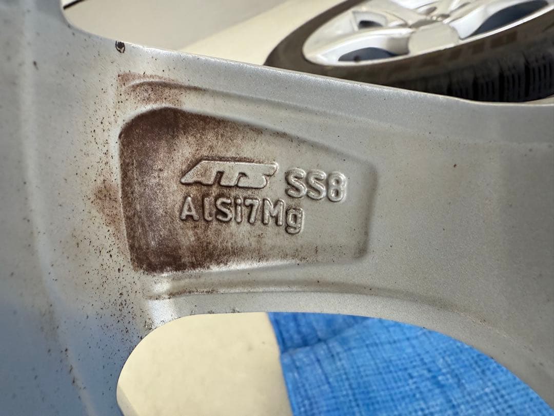 アウディ純正アルミホイール スタッドレスタイヤ185/60R/15 VRX2