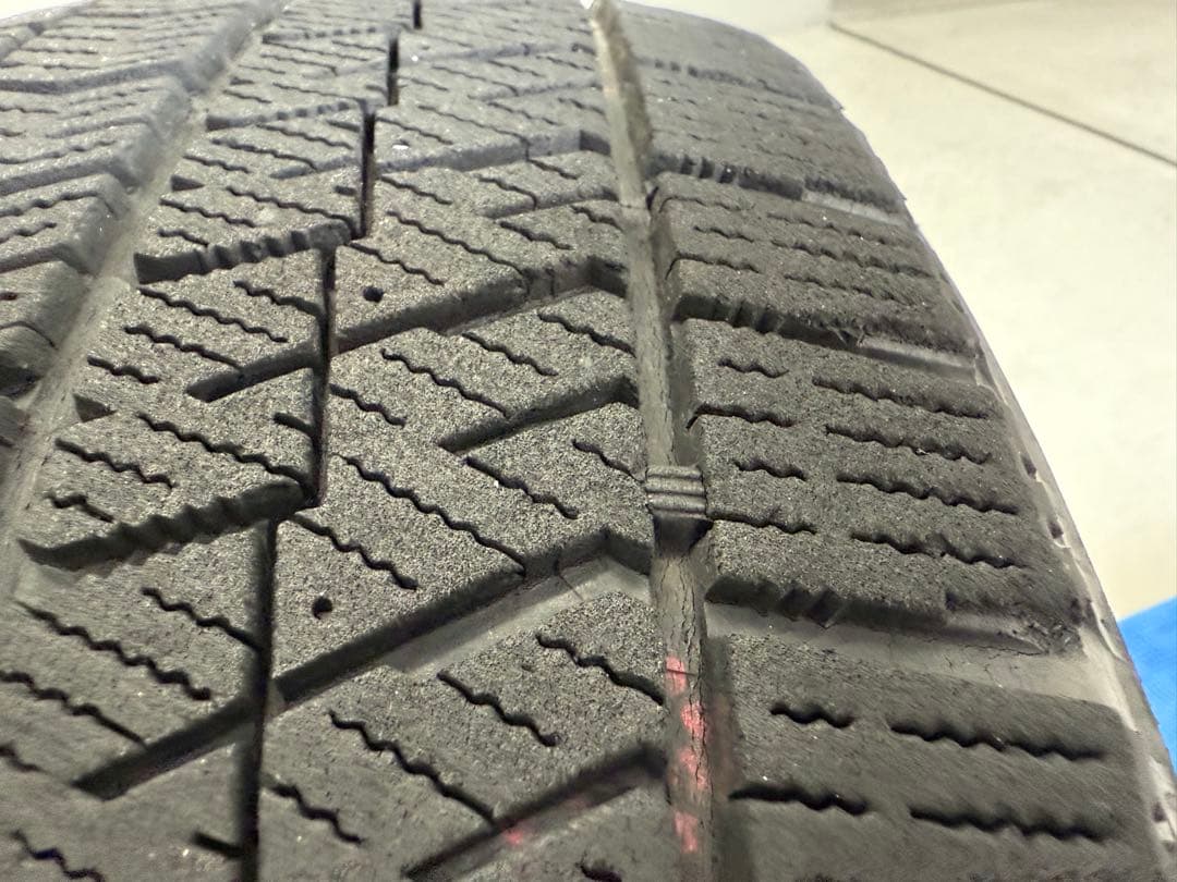 アウディ純正アルミホイール スタッドレスタイヤ185/60R/15 VRX2