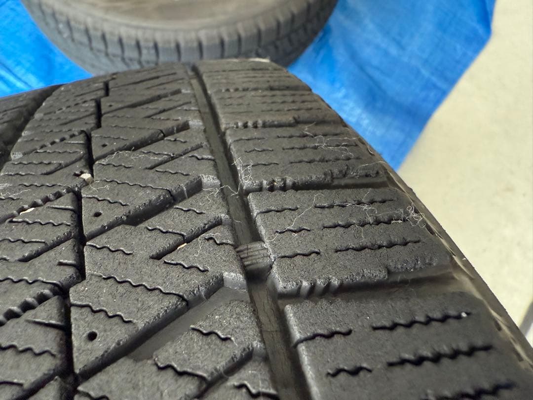 アウディ純正アルミホイール スタッドレスタイヤ185/60R/15 VRX2