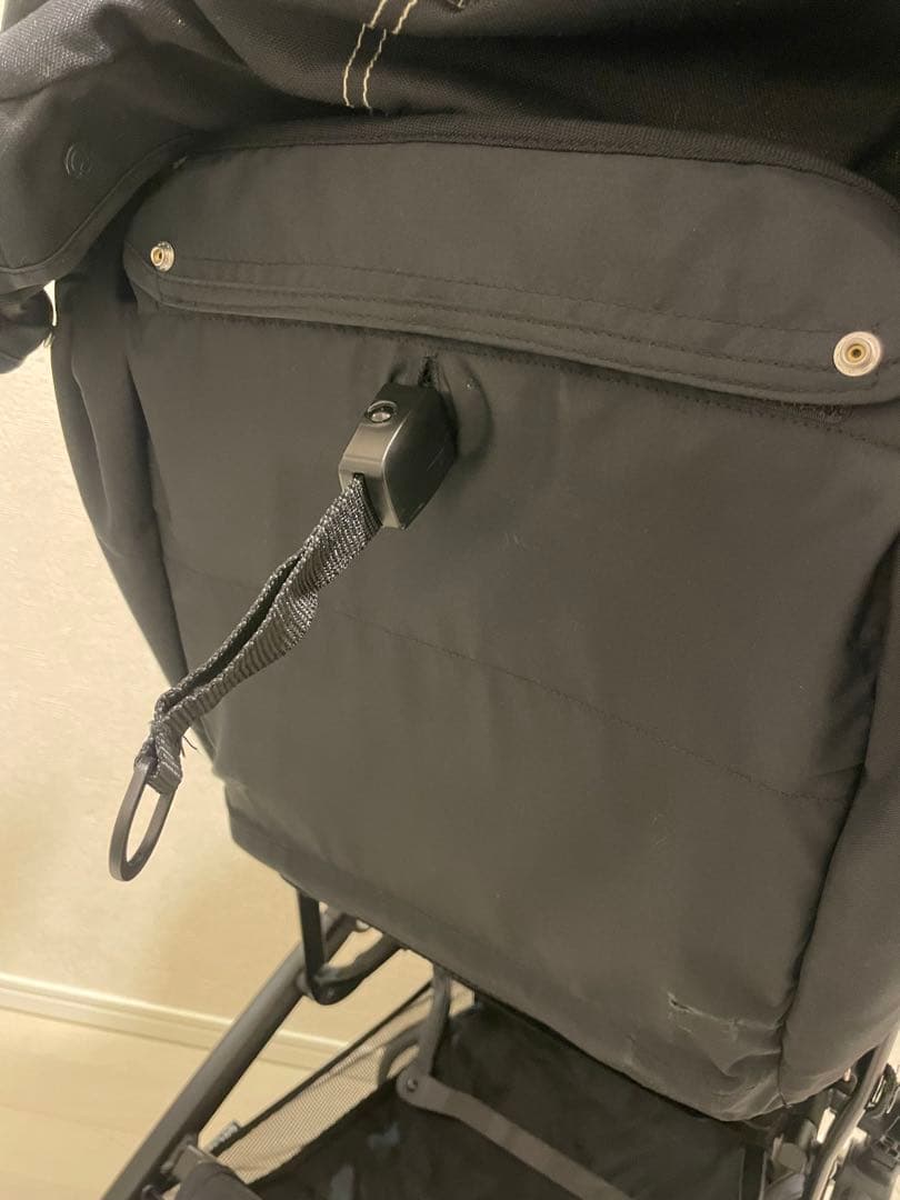お*ゃ様 サイベックスリベル黒い折りたたみB型ベビーカー、バンパーバー付き！
