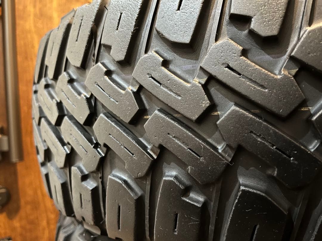 ①マッドスター RADIAL M/T 215/70R16タイヤ4本　深溝