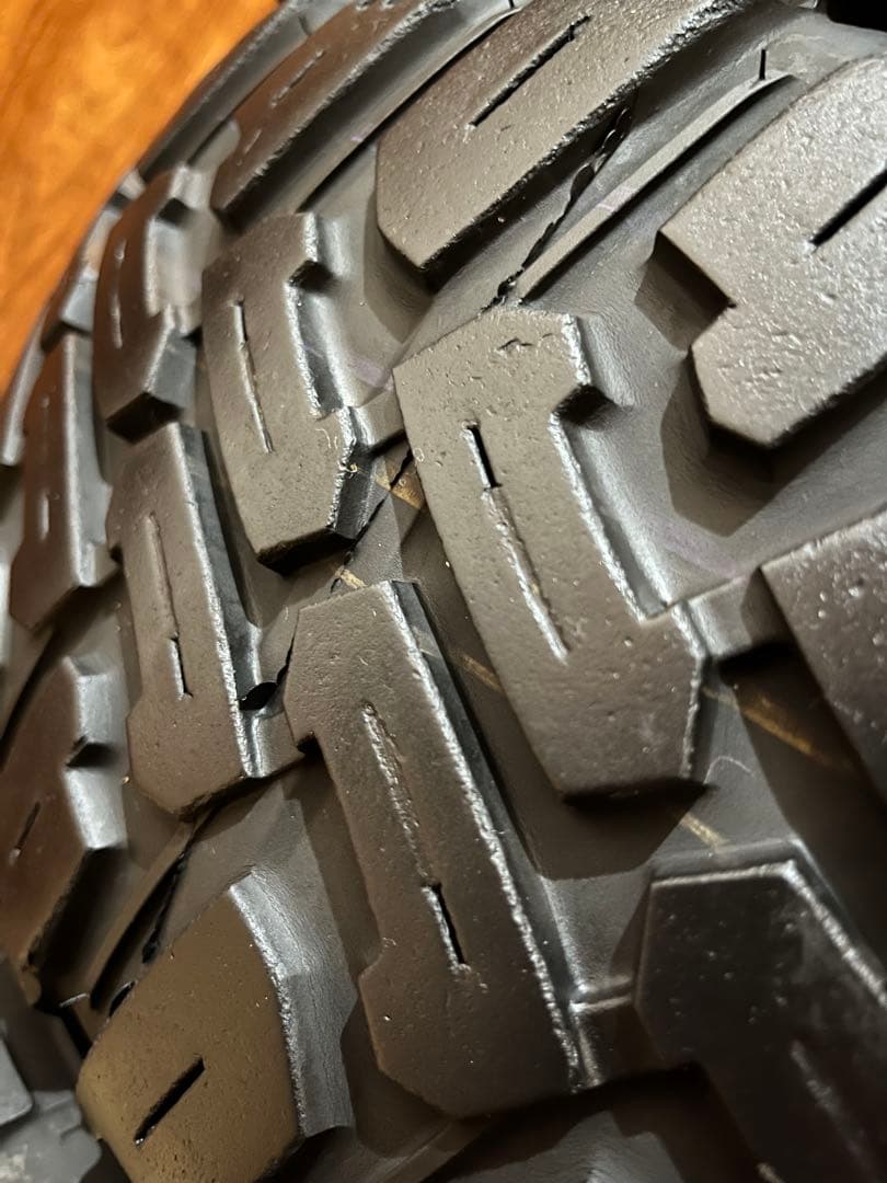 ①マッドスター RADIAL M/T 215/70R16タイヤ4本　深溝