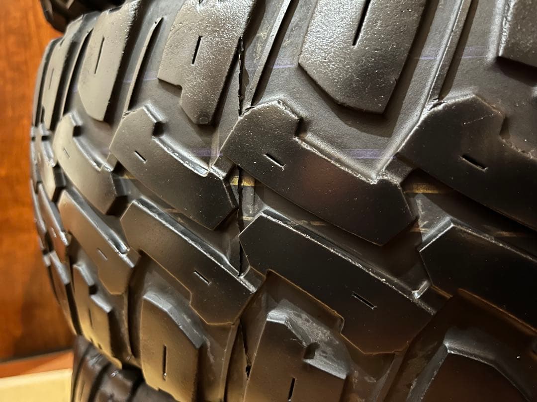 ①マッドスター RADIAL M/T 215/70R16タイヤ4本　深溝