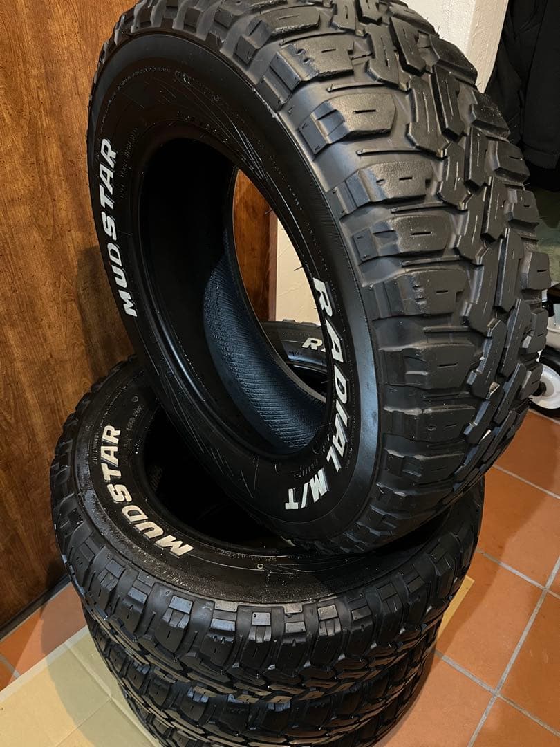 ①マッドスター RADIAL M/T 215/70R16タイヤ4本　深溝