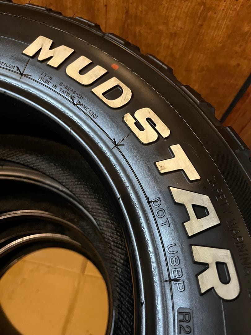 ①マッドスター RADIAL M/T 215/70R16タイヤ4本　深溝