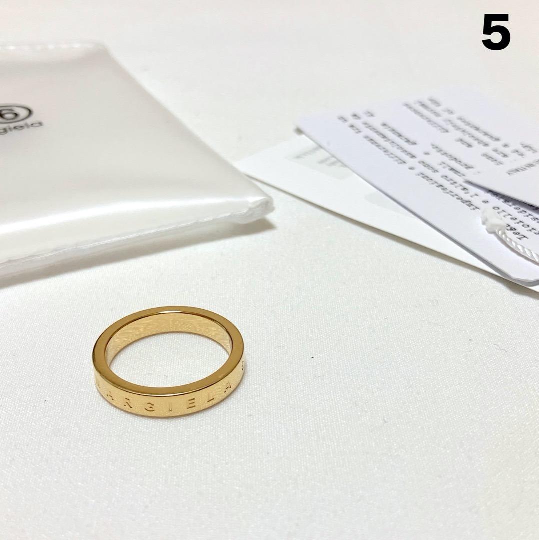 新品 5 マルジェラ MM6 23aw ブランドロゴリング 金 薄型 17193