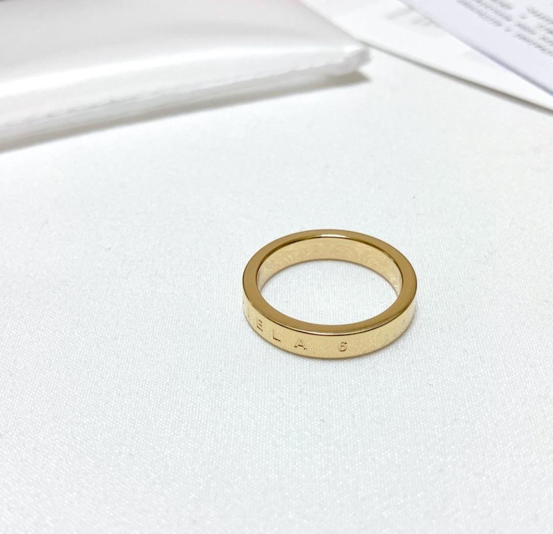 新品 5 マルジェラ MM6 23aw ブランドロゴリング 金 薄型 17193