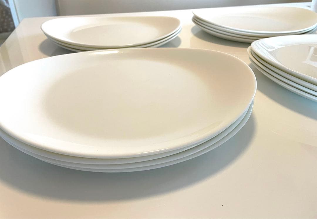 おしゃれ皿15枚セット！未使用！新品！美品！個性的なオーバル型デザイン白皿