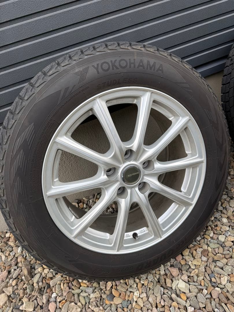 大幅値下げ‼️YOKOHAMAスタッドレスタイヤ225/60R17インチ
