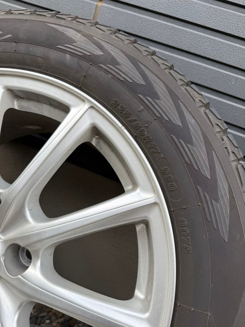 大幅値下げ‼️YOKOHAMAスタッドレスタイヤ225/60R17インチ