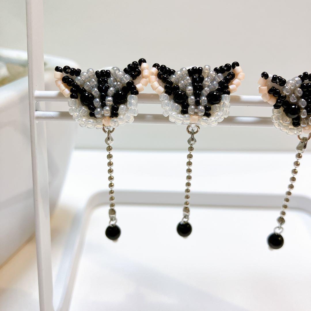 専用★ビーズ刺繍ピアス　ハンドメイドピアス　動物モチーフ　アニマルピアス