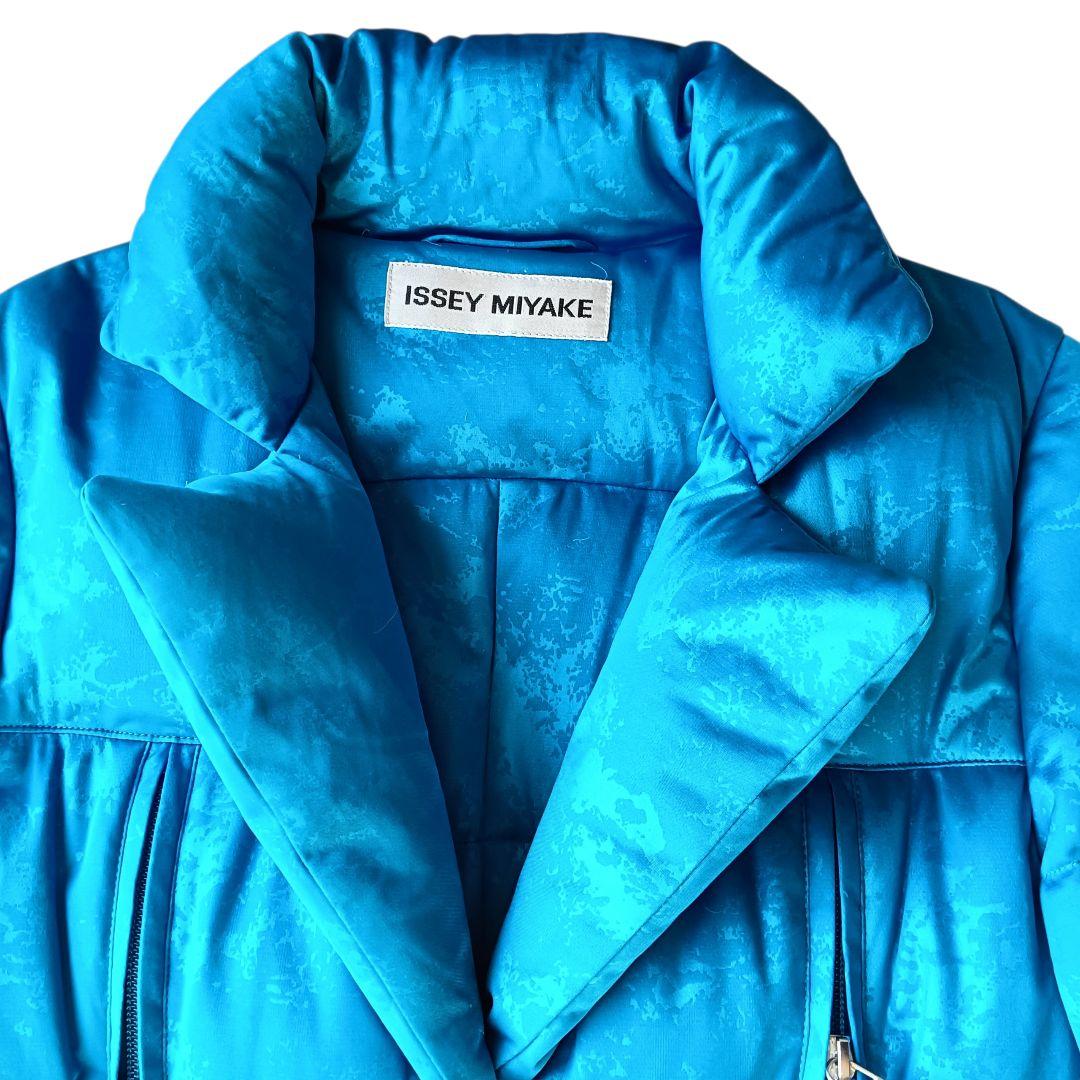 【イッセイミヤケ】ロングダウンコート ブルー 総柄 サイズ2