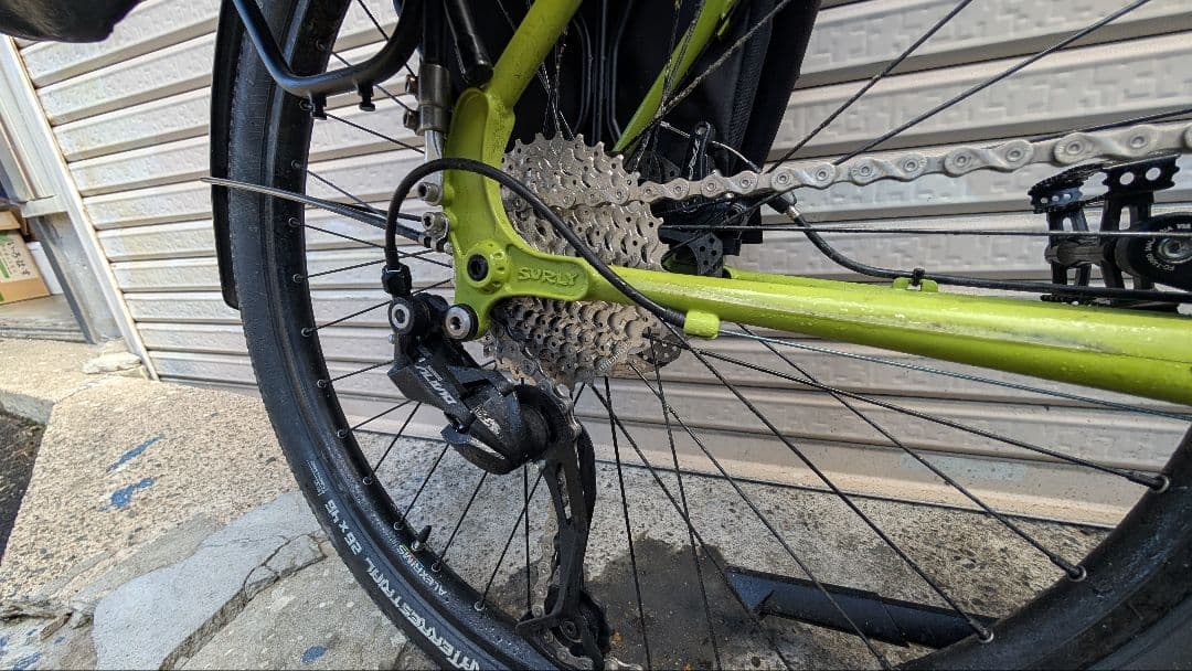 SURLY　ディスクトラッカー　　54サイズ　キャリア付き　バックなし