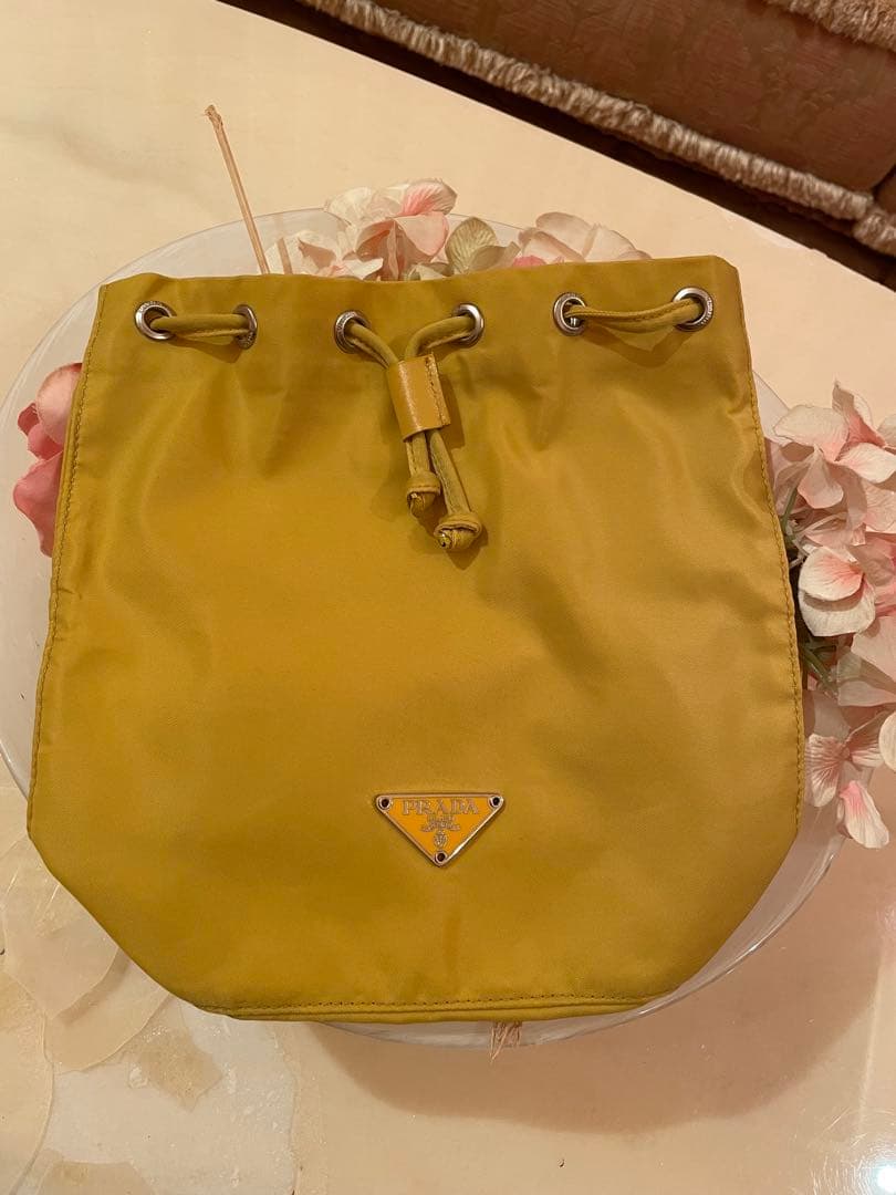 PRADA❣️イエロードローストリングポーチ‼️新品未使用❣️極美品‼️レアカラー❣️