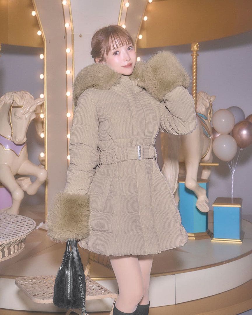 新品タグ付き ミシェルマカロン コーデュロイベルトダウンコート ベージュ