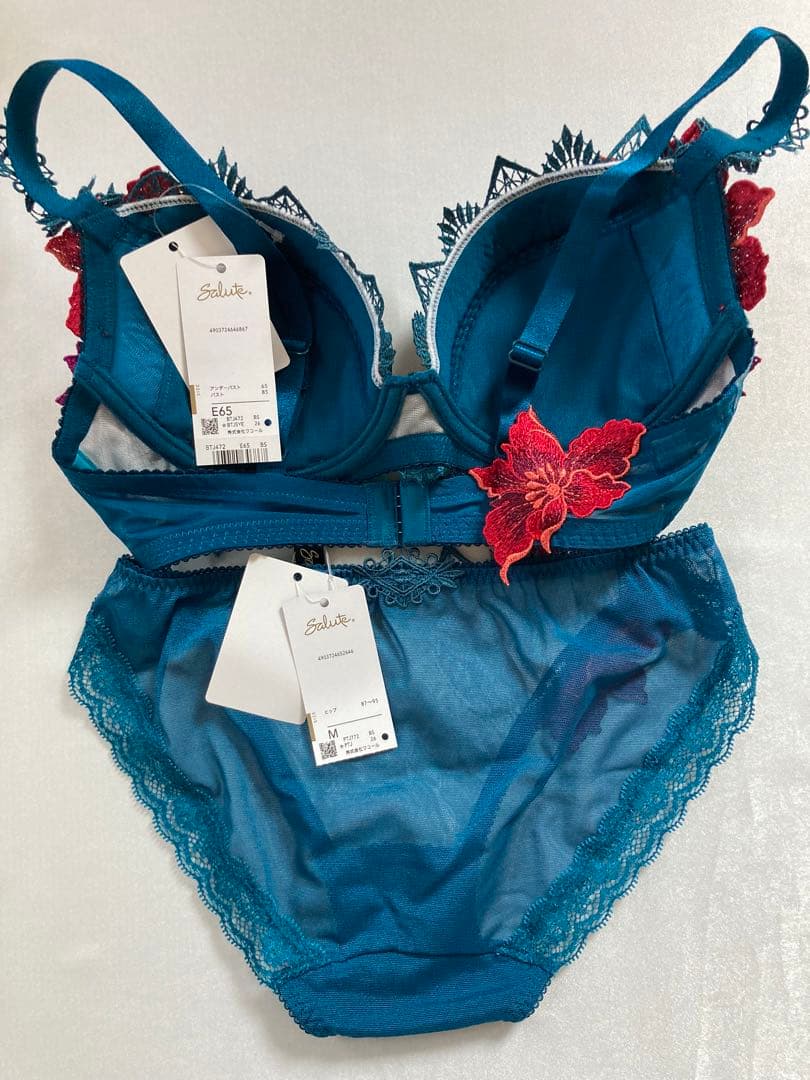 新品　ワコール　サルート　72G プレステージ　 ペルー　E65 ノーマルM