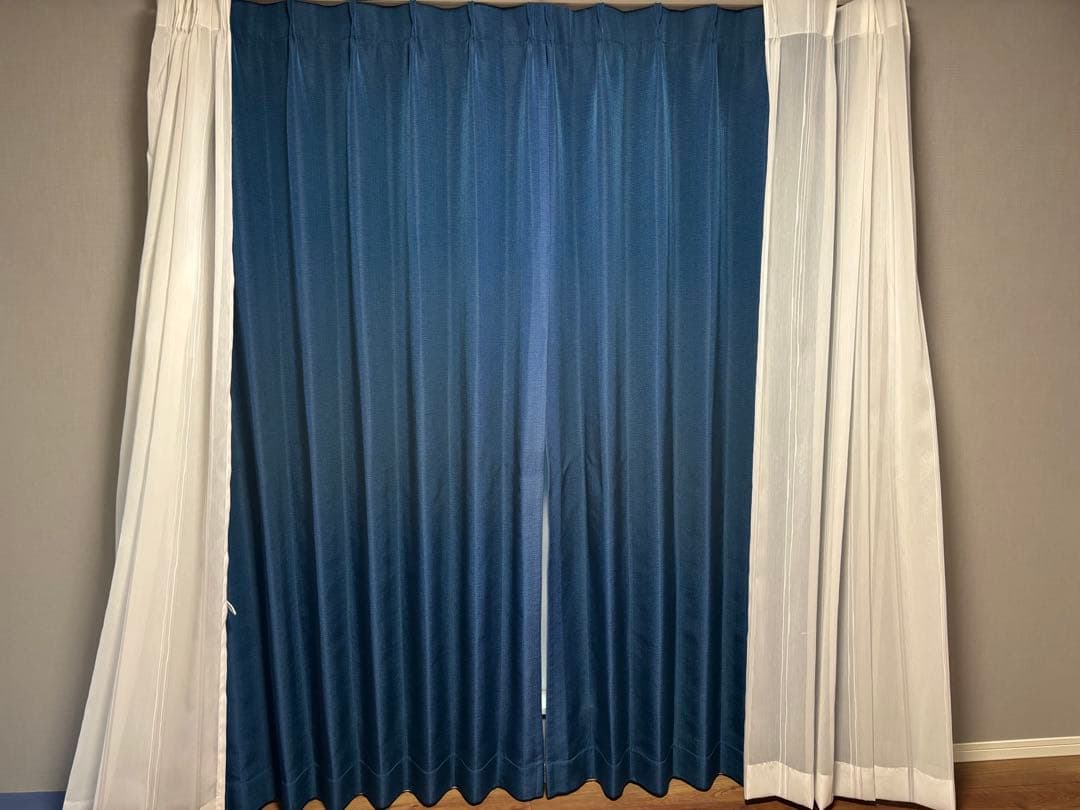 サンゲツネイビーカーテン