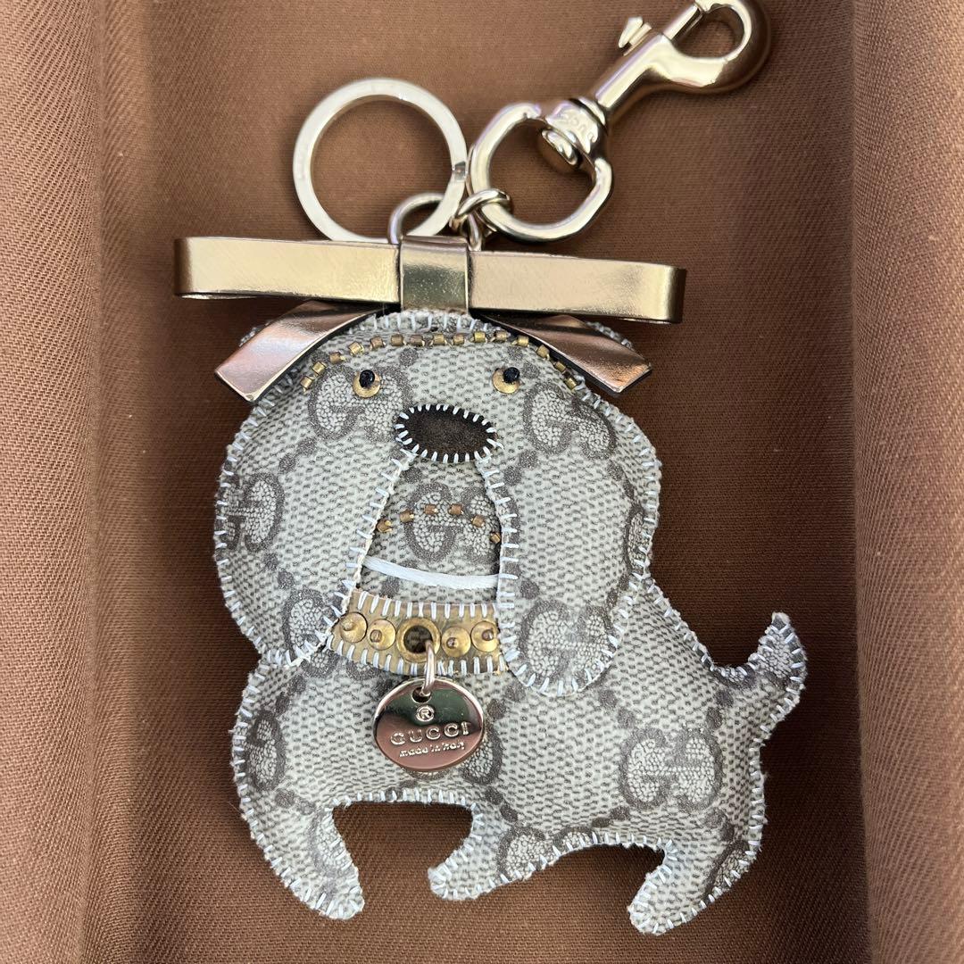 GUCCI 犬型キーホルダー ブルドッグ