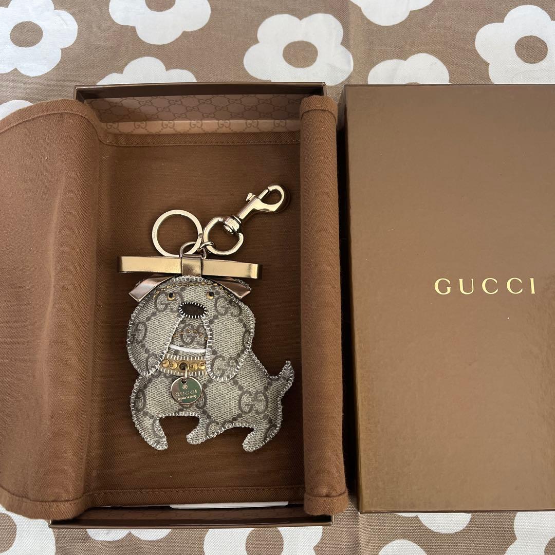 GUCCI 犬型キーホルダー ブルドッグ