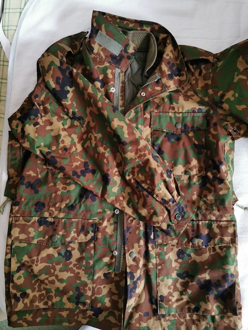 自衛隊　防寒戦闘外被