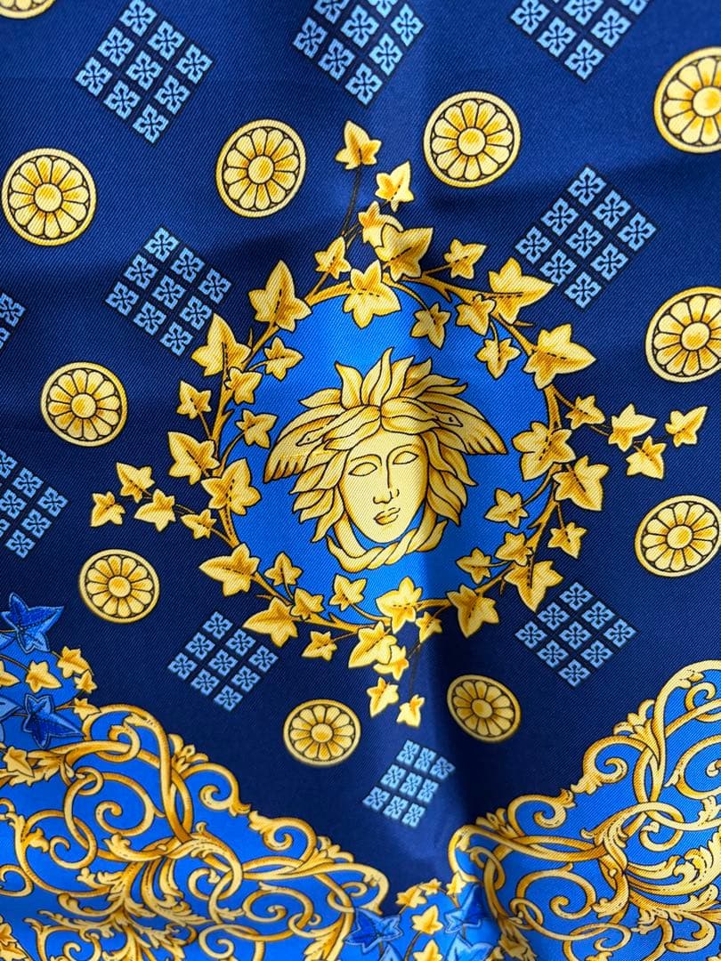 VERSACEヴェルサーチ ロングスカーフ　ブルー系