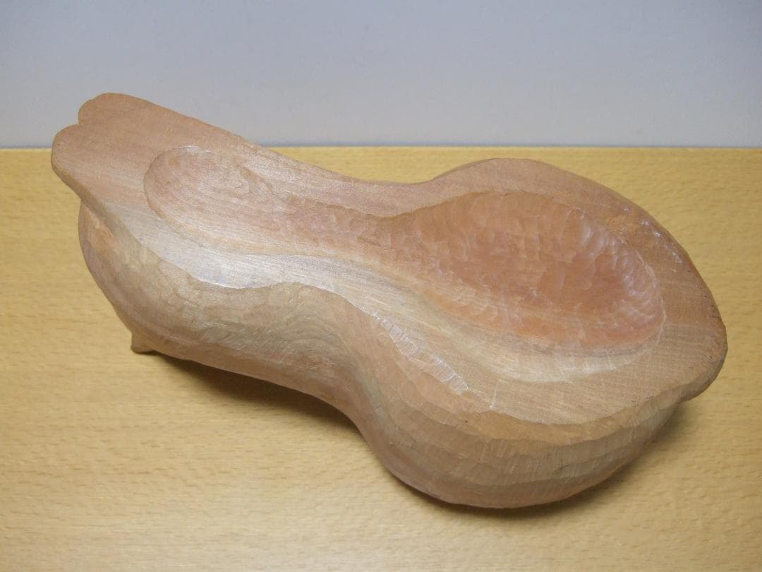 木彫りのネコ 置物 在銘 オブジェ / Wooden carved cat