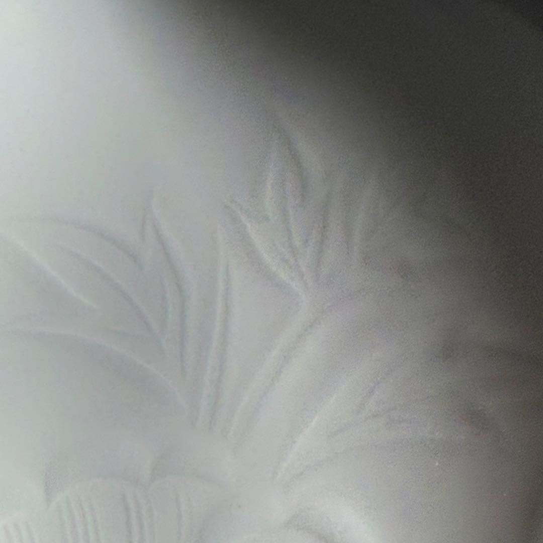 人間国宝　井上萬二　白磁牡丹彫文花瓶　大作　胴径約26cm　特注箱　110万円