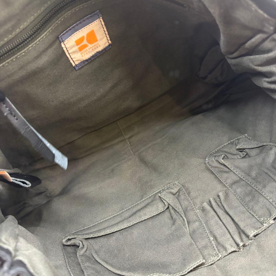 【美品/大容量】ヒューゴボスオレンジ　メッセンジャーバッグ　ブラック